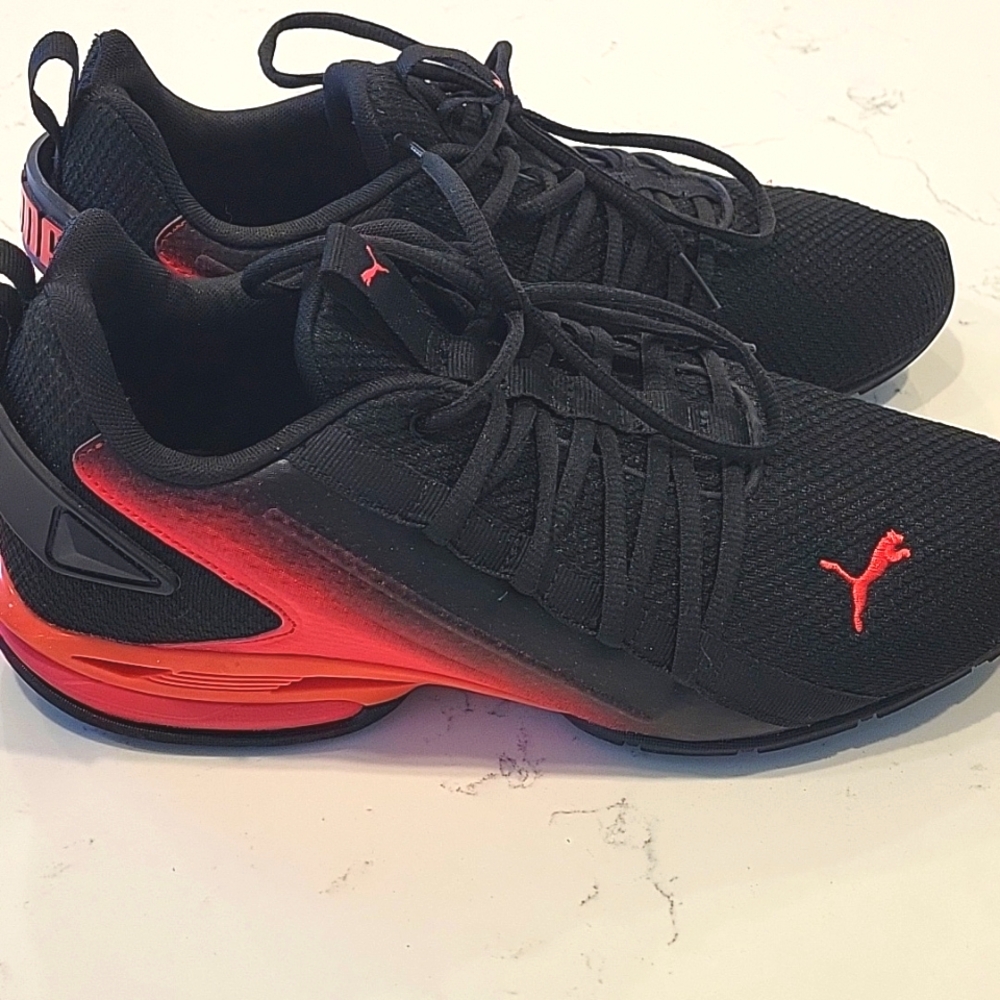 Puma Men's Black and Red Sneakers Sz 9.5